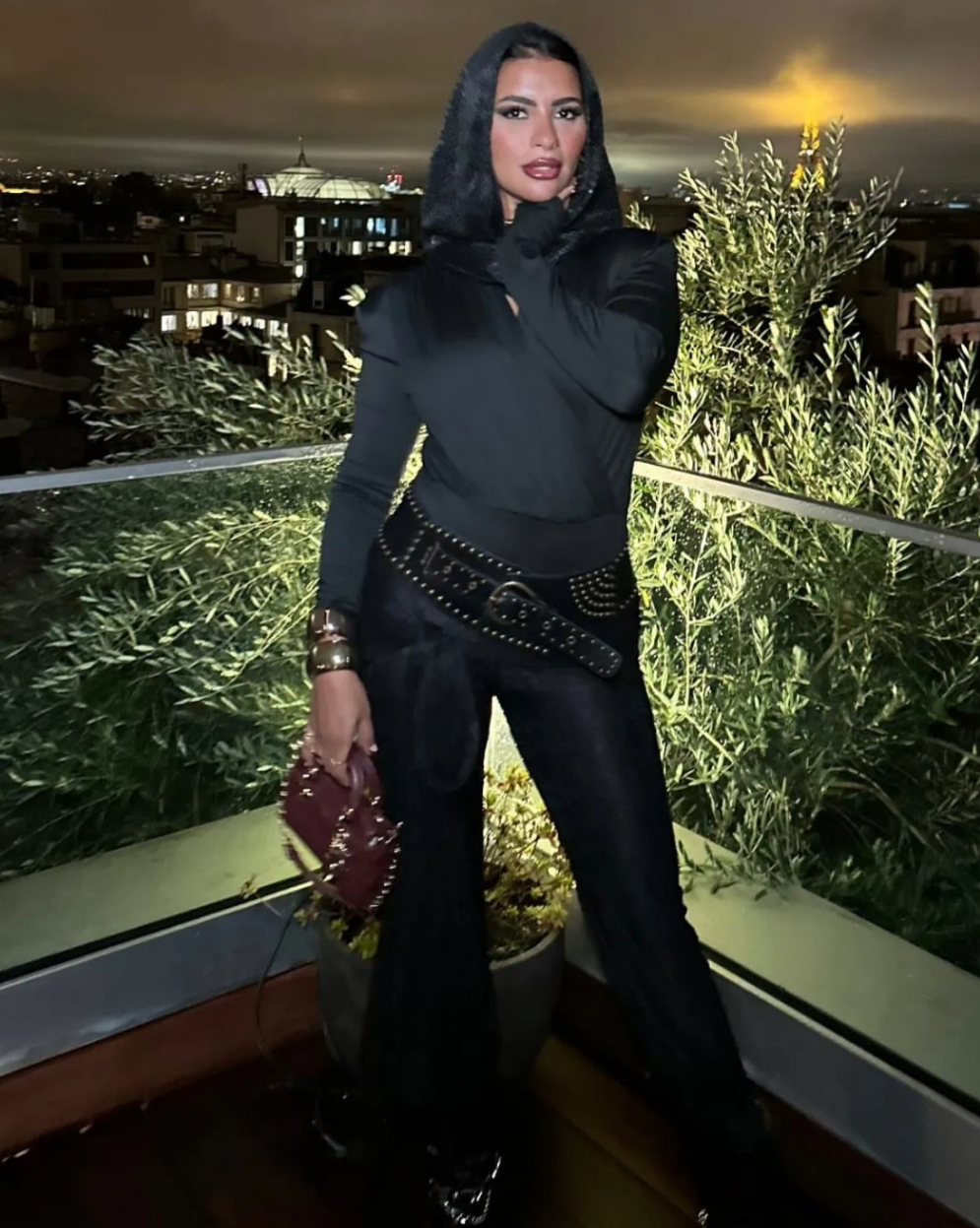 Black pants with xcross belt