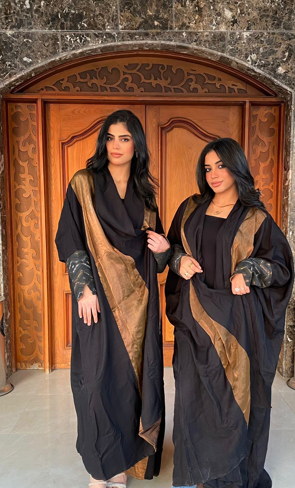 Golden v kaftan