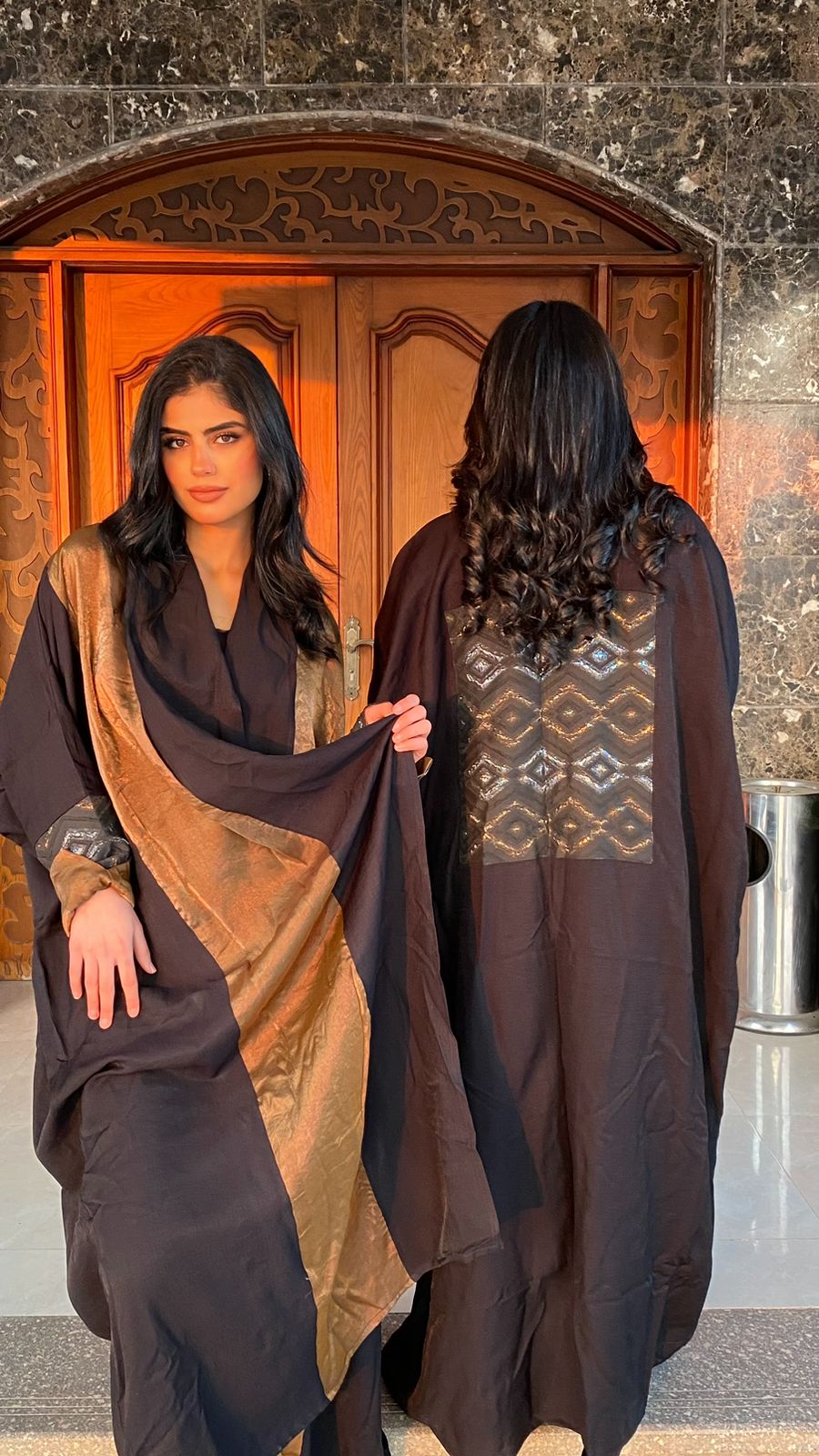 Golden v kaftan