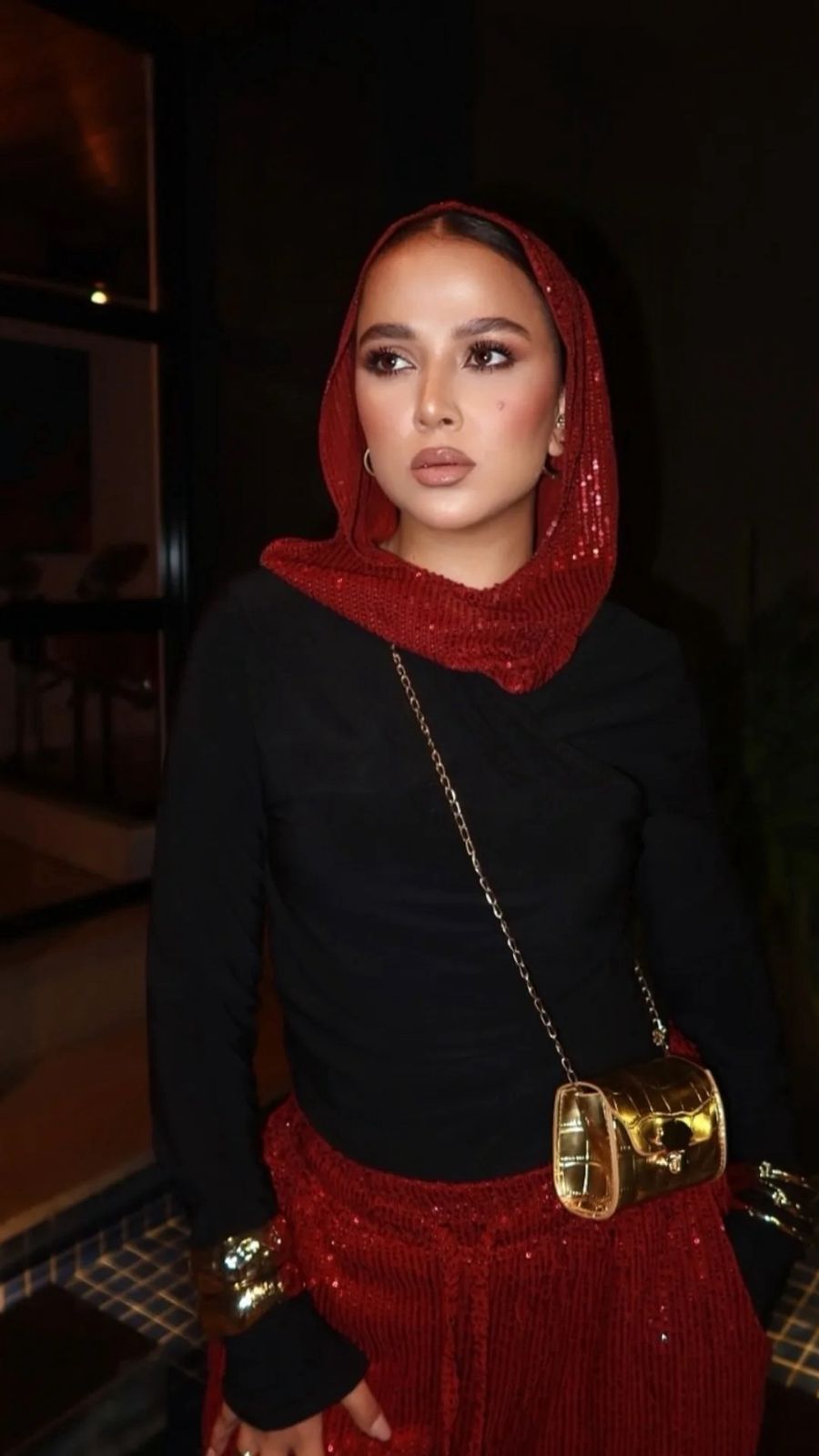 Glow hooded