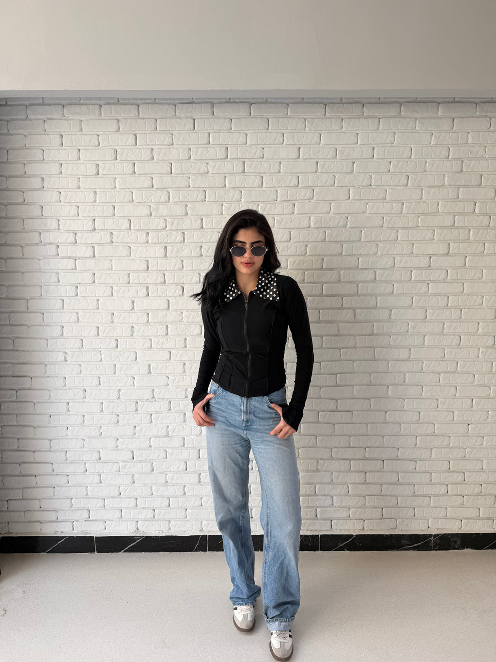 Leen Black Collar top