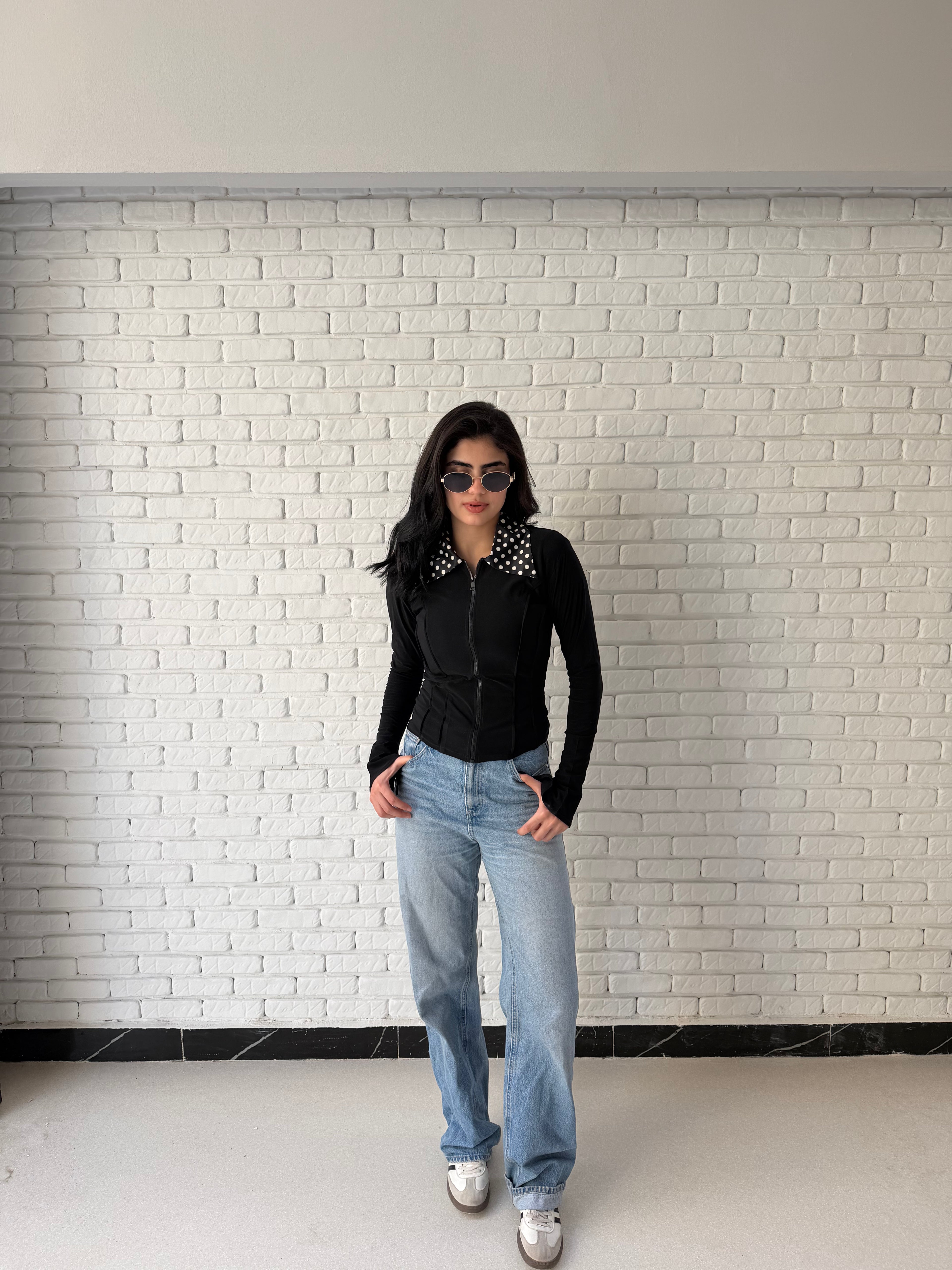 Leen Black Collar top