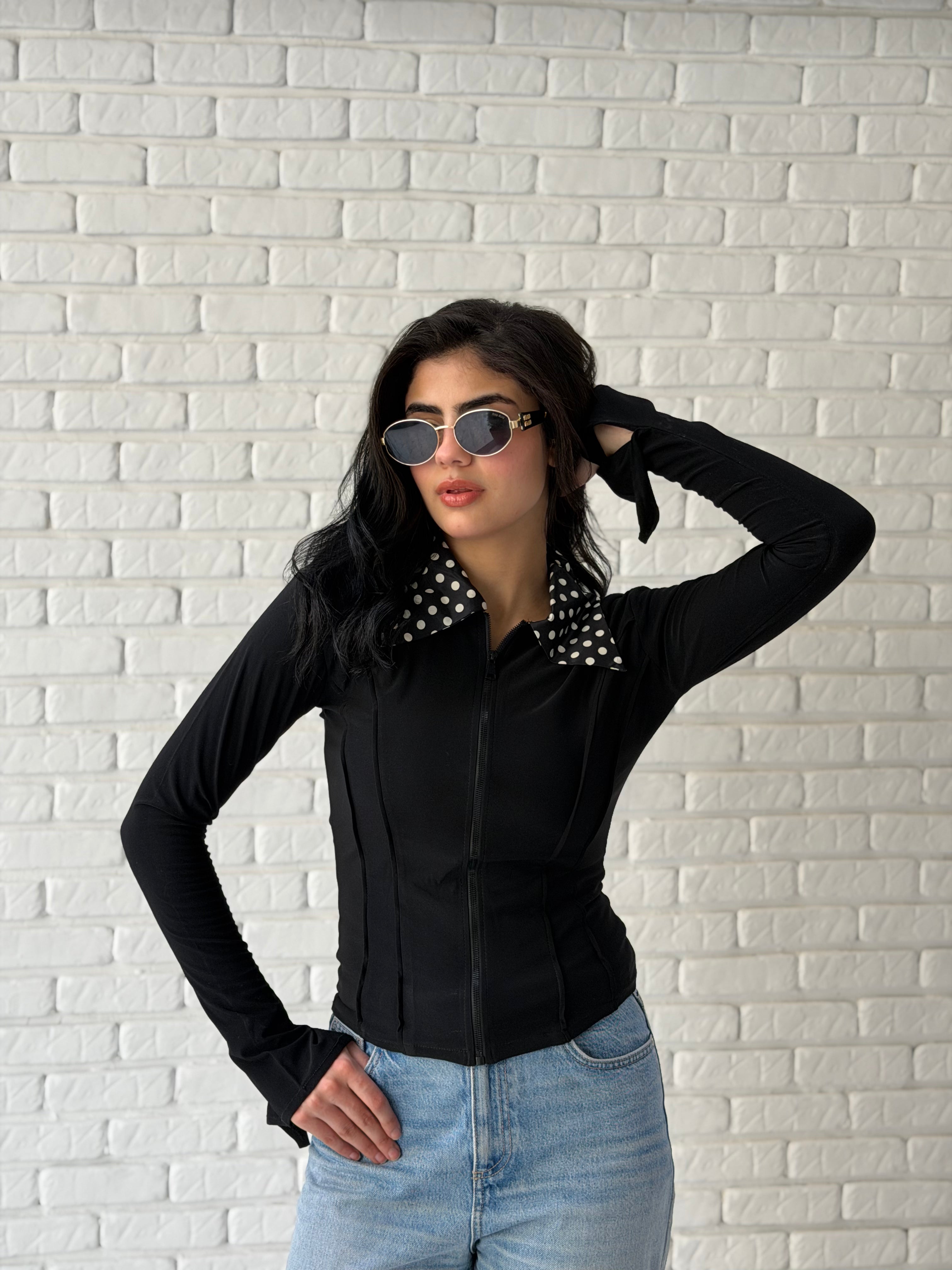Leen Black Collar top