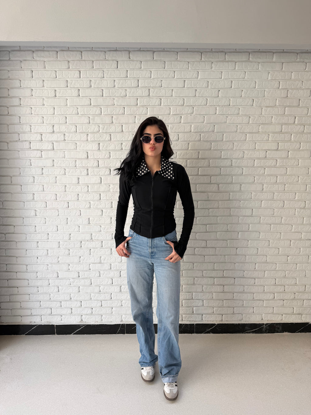 Leen Black Collar top