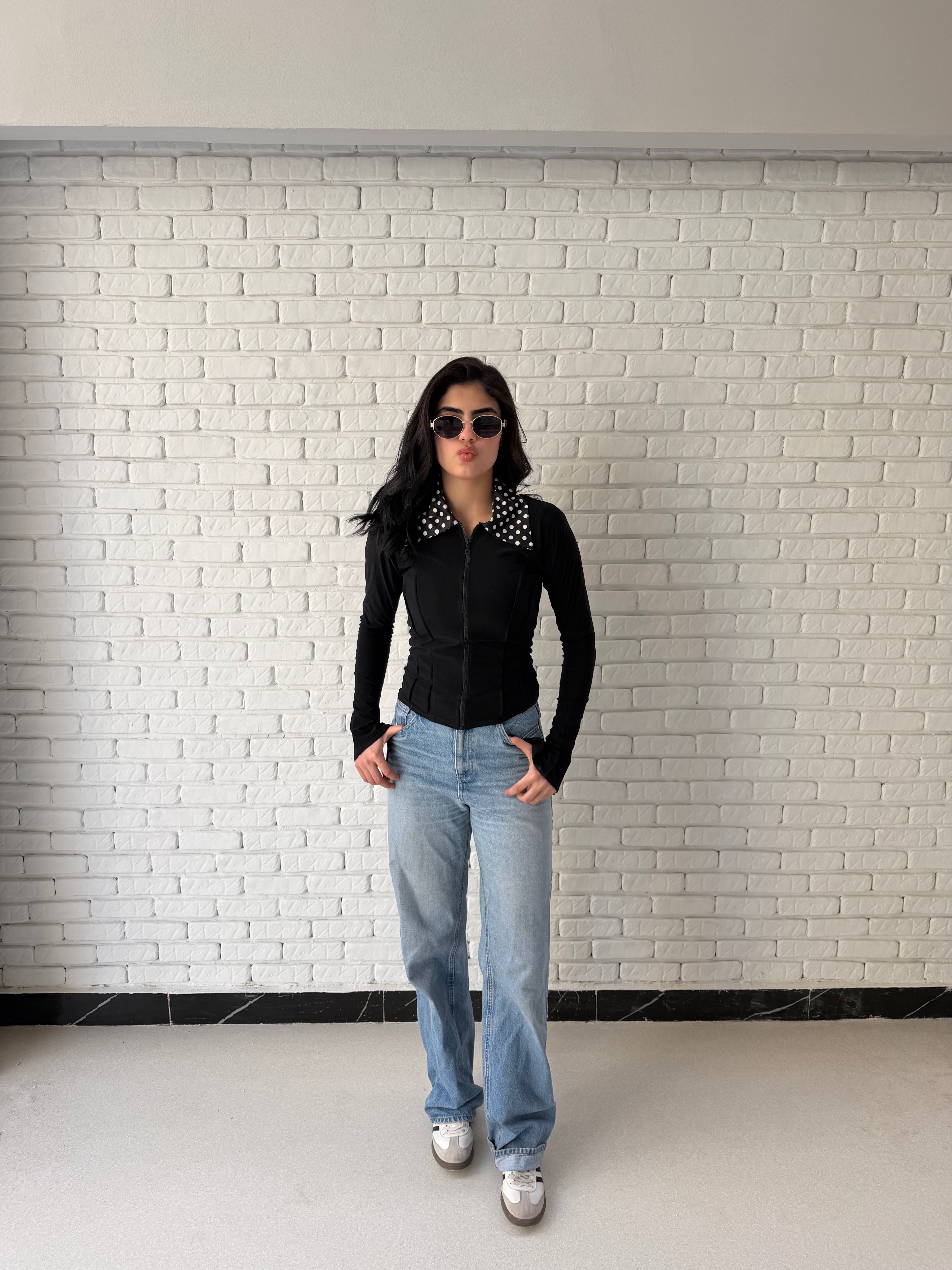 Leen Black Collar top