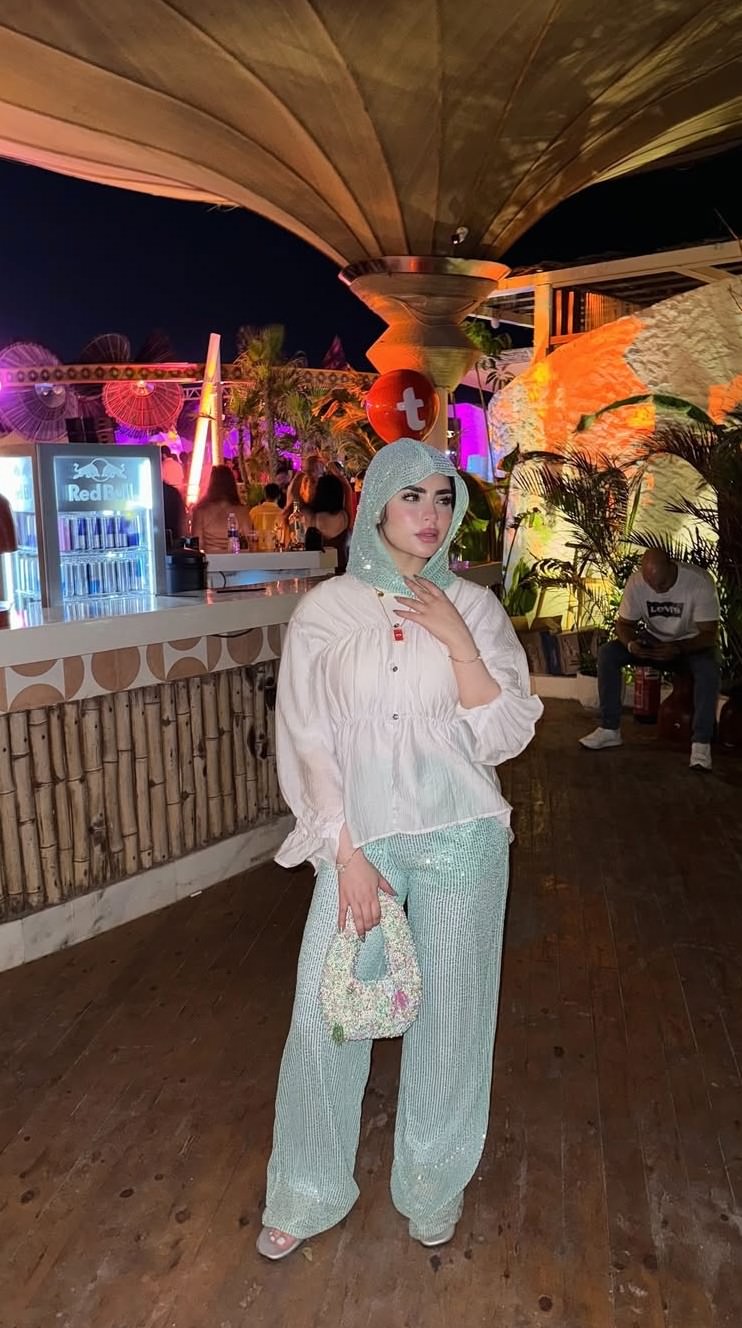 Glow hooded