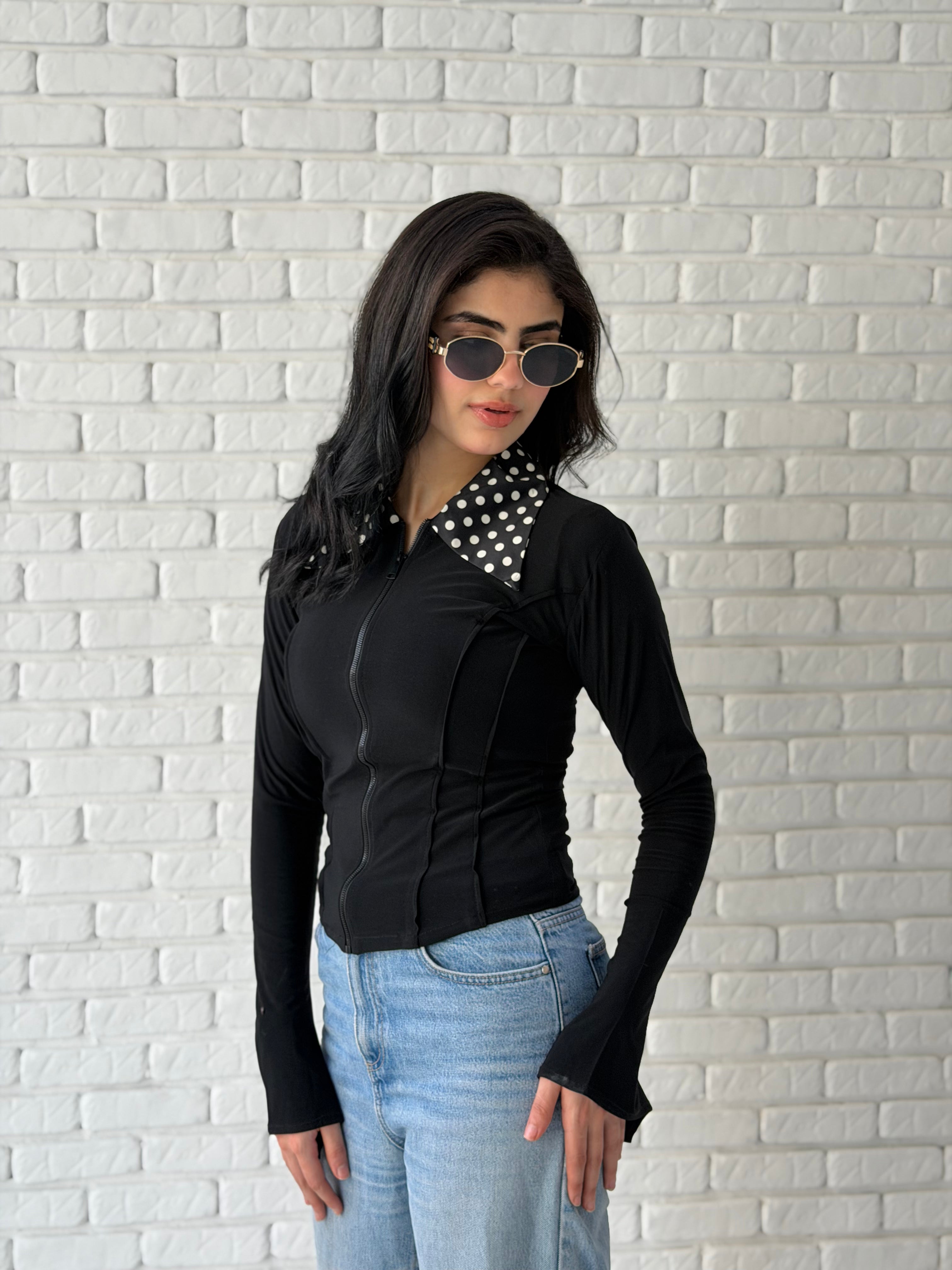 Leen Black Collar top