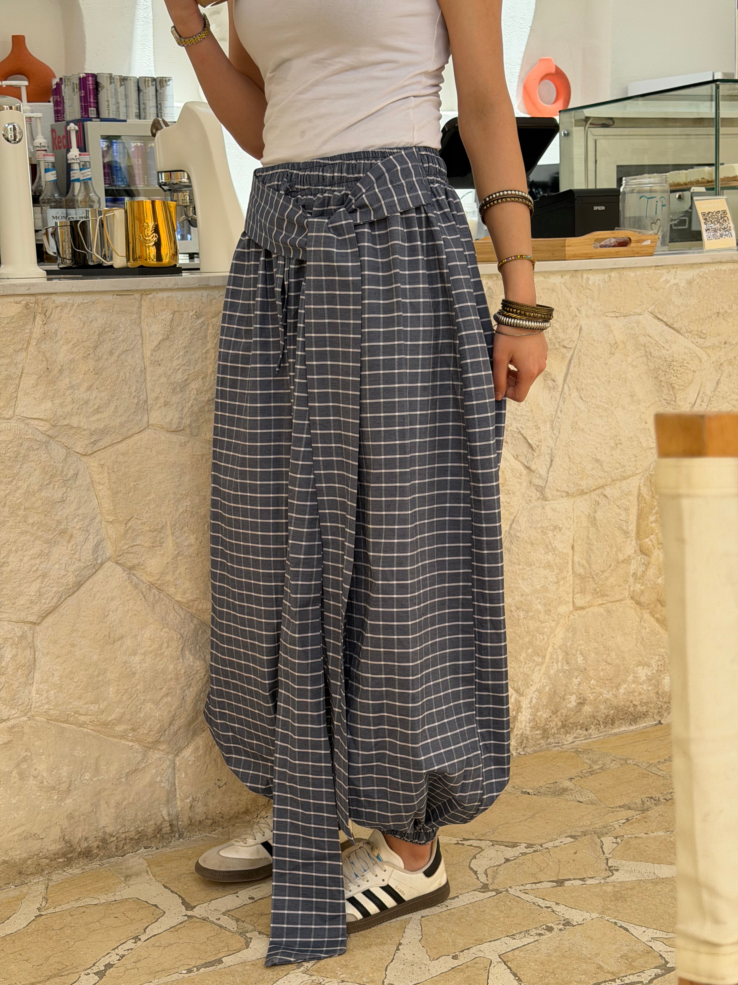 Balloon blue checkmate pants